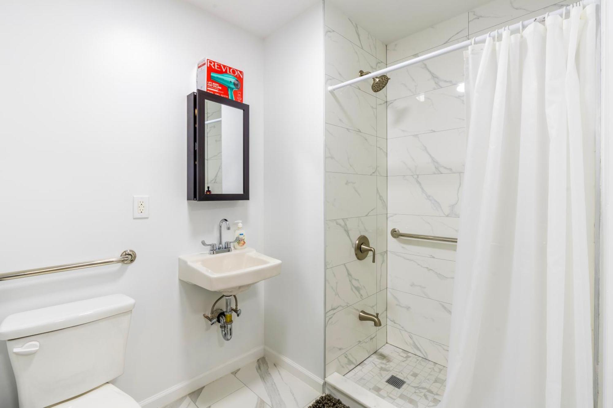 Homelike Suites In The Heart Of China Town Ню Йорк Екстериор снимка